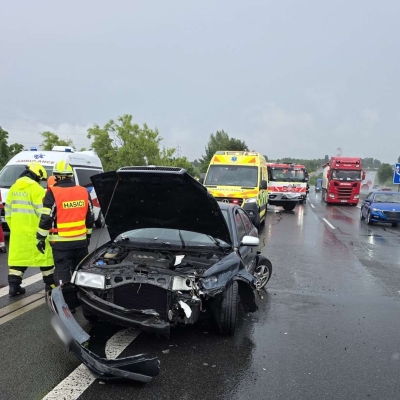 Náhled článku mobil: Téměř sto nehod za tři týdny. Hasiči v kraji varují před rizikovým prázdninovým provozem
