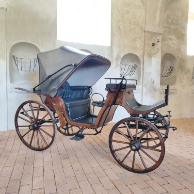 Náhled článku mobil: Do Zákup se stěhují historické kočáry. Zámek chystá v konírně novou expozici