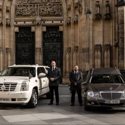 Náhled článku mobil: Poslední rozloučení s kardinálem Dukou měli v rukou bratři Kopalové