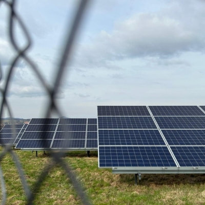 Náhled článku mobil: Liberecký kraj připravuje strategickou investici. V Ralsku vznikne rozsáhlá fotovoltaická elektrárna