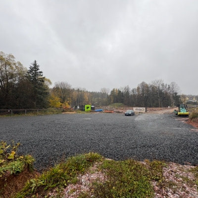 Náhled článku mobil: Stavba koupaliště v Jilemnici bojuje s terénem. Otevřít se má nejpozději příští rok na vysvědčení