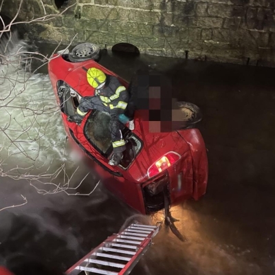 Náhled článku mobil: Auto skončilo v korytě Lužické Nisy