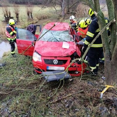Náhled článku mobil: Hasiči z Doks vyprošťovali u dopravní nehody. Nahlásily ji chytré hodinky