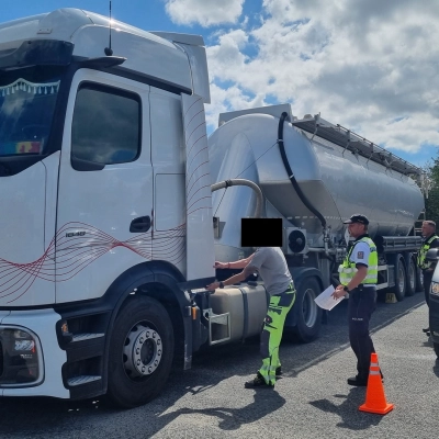 Náhled článku mobil: Policisté v Liberci si posvítili na kamiony. Kontrolovali váhu, tachografy i resty na pokutách