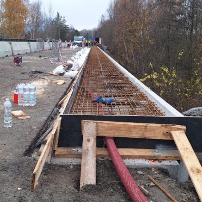 Náhled článku mobil: Na obchvat I/9 u Nového Boru se vrátil kyvadlový provoz. Pokračuje zde rekonstrukce mostu