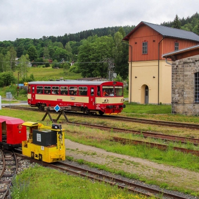 Náhled článku mobil: V Kořenově začíná letní sezóna na důlní železnici. Nabídne dva okruhy i tunel