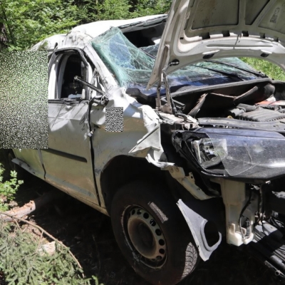 Náhled článku mobil: Mikrospánek za volantem skončil děsivou nehodou. Dodávka se několikrát převrátila přes střechu