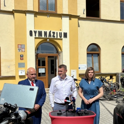 Náhled článku mobil: Rada Libereckého kraje odvolala ředitelku Gymnázia U Balvanu a vedením dočasně pověřila Tomáše Hofrichtera
