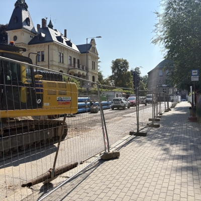 Náhled článku mobil: Rekonstrukce sítí u liberecké nemocnice pokračuje. Opravuje se zhruba 700m trubek