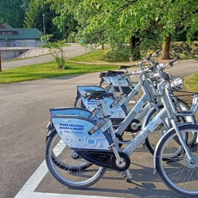 Náhled článku mobil: Jablonec zahajuje sezónu sdílených kol. Novinkou jsou elektrokola a chytré doplňky