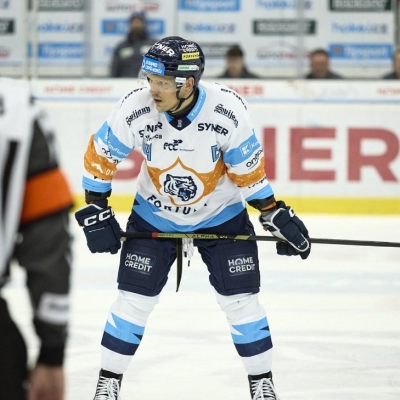 Náhled článku mobil: Hokejové dresy pomáhají dětem. Dražba oranžových unikátů vrcholí