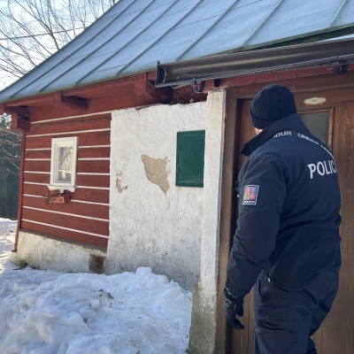Náhled článku mobil: Majitelé si své chaty v Jizerských horách hlídají stále lépe. Říkají to policejní kontroly