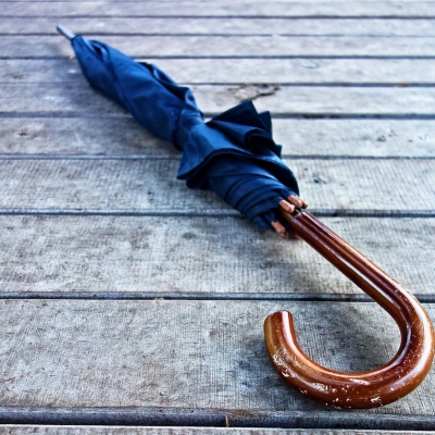 Náhled článku mobil: Kurózní loupež kvůli deštníku. Muž v České Lípě přepadl školáka, hrozí mu až 10 let vězení