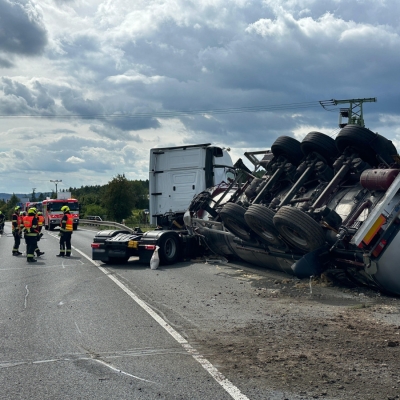 Náhled článku mobil: U Turnova se převrátila cisterna s bionaftou. Silnice I/10 byla na několik hodin uzavřena