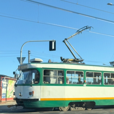 Náhled článku mobil: Staré fialové jízdenky na tramvajovou linku 11 už neplatí. Dopravní podnik zahájil jejich výměnu za nové