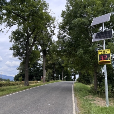 Náhled článku mobil: Rekordman jel v Jeřmanicích přes 100km/h. Skutečné nebezpečí ale leží jinde, ukázala analýza