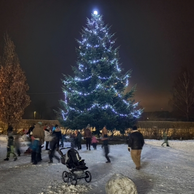 Náhled článku mobil: V Pěnčíně tekl svařák proudem. V obci slavnostně zahájili advent