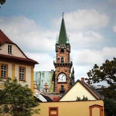 Náhled článku mobil: Restaurátoři se pustili do obnovy radnice ve Frýdlantu. Opravují se kamenné prvky fasády