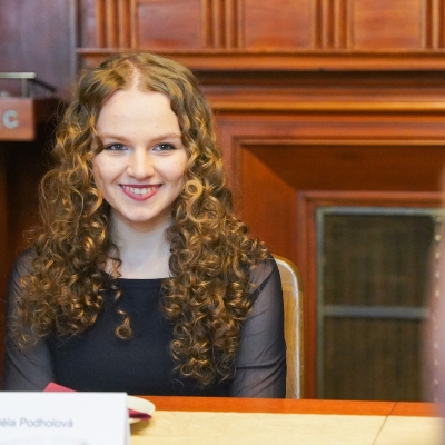Náhled článku mobil: Liberecká studentka ovládla anketu UNICEF, na radnici převzala gratulace k titulu Dítě Česka