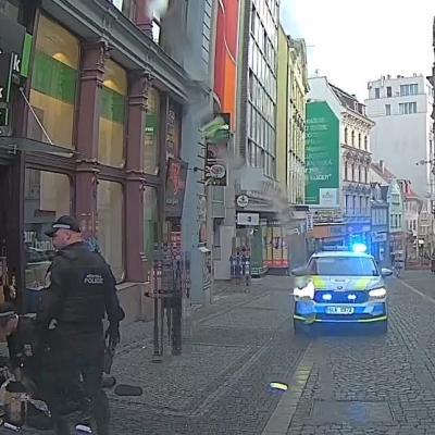 Náhled článku mobil: Strážníci a všímaví svědci zachránili v centru Liberce lidský život