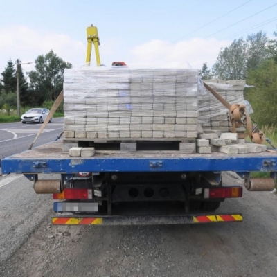 Náhled článku mobil: Tragická nehoda u Zákup. Uvolněný náklad usmrtil chodce, policie hledá svědky