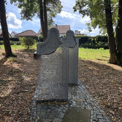 Náhled článku mobil: Mnichovo Hradiště napravilo 40 let starou křivdu. Židovský hřbitov se po zničení proměnil v pietní místo s novým pomníkem