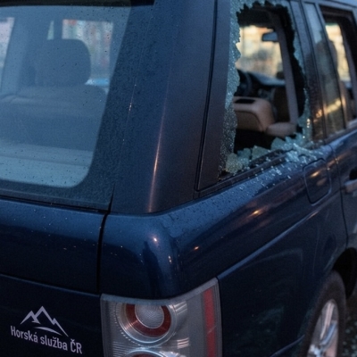 Náhled článku mobil: Zloděj vykradl vůz Horské služby, záchranářům odnesl zdravotnický batoh i lezecké vybavení