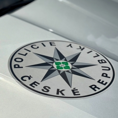 Náhled článku mobil: Vandal poškodil poutní kostel v Horní Polici. Na oltář a zdi nasprejoval hákové kříže