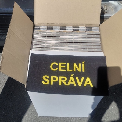 Náhled článku mobil: Celníci zadrželi dodávku s nekolkovanými cigaretami za miliony