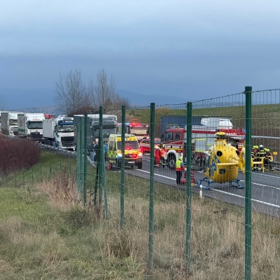 Náhled článku mobil: Další oběť na silnici I/35. Osobní automobil se čelně srazil s kamionem