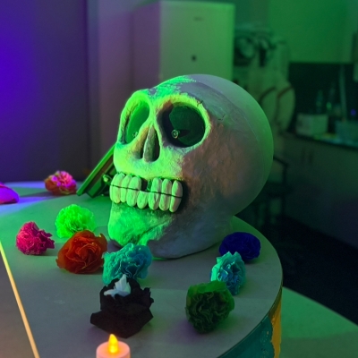 Náhled článku mobil: iQLANDIA oslavila mexický Svátek mrtvých s krvavým deštěm a luminolem