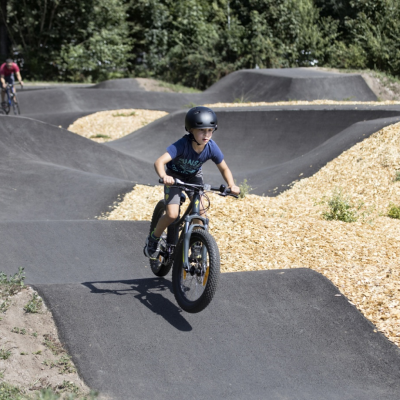 Náhled článku mobil: Semily otevírají nový asfaltový pumptrack. Poslední prázdninový den ho pokřtí bikerské hvězdy