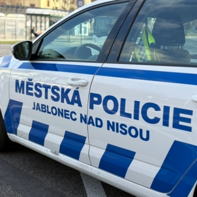 Náhled článku mobil: Řidič pod vlivem drog i těžce opilý muž zaměstnali policii v Jablonci