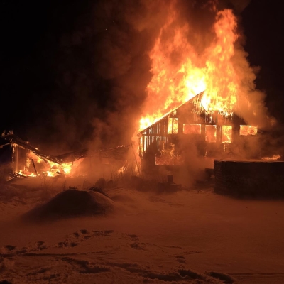 Náhled článku mobil: V Zákupech shořela stodola. Hasiči bojovali s ohněm i mrazem