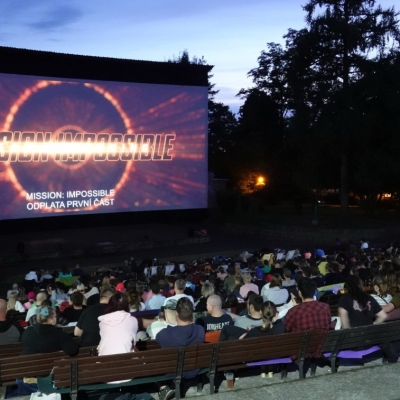 Náhled článku mobil: Letní kino v Turnově letos dostane nový rozměr. Sezónu zahájí Majáles, bar Letňák i filmové hity