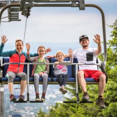 Náhled článku mobil: Na vrchol autobusem, dolů lanovkou. Na Ještěd vám stačí jen jedna jízdenka