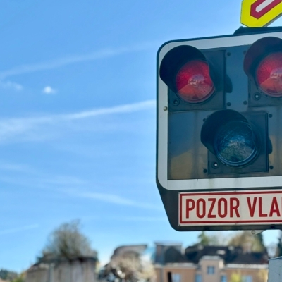 Náhled článku mobil: Nebezpečný železniční přejezd v Jablonci čekají zásadní změny