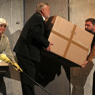 Náhled článku mobil: Sousedská válka Novákových a Bartáčkových roztočila Městské divadlo Jablonec