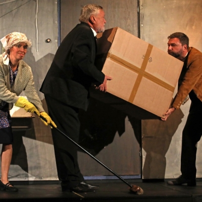 Náhled článku mobil: Sousedská válka Novákových a Bartáčkových roztočila Městské divadlo Jablonec