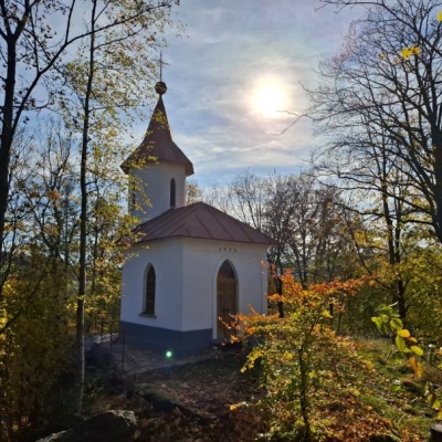 Náhled článku mobil: Zchátralou kapličku „na Skále“ se podařilo zachránit. Stojí za tím Místní akční skupina