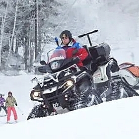 Náhled článku mobil: Všímavost člena Horské služby dnes na Ještědu zachránila život lyžaři