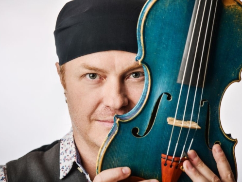 Virtuos Pavel Šporcl míří s „Vánocemi na modrých houslích“ do Chrastavy