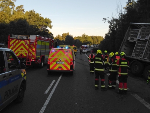 Smrtelná dopravní nehoda u Bílého Kostela uzavřela silnici I/35