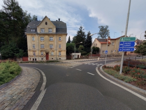 Uzavírka u Střelnice. Okružní křižovatka v Jablonci se dočká opravy