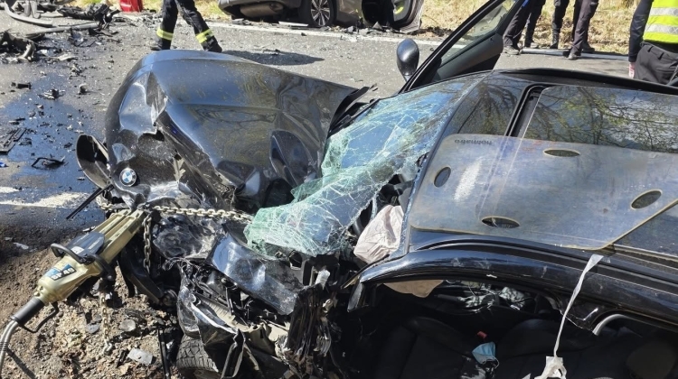 Náhled článku: V Kuřívodech se čelně střetla dvě auta. Pro řidiče musel letět vrtulník