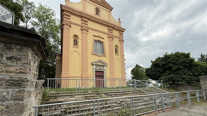 Náhled článku: V České Lípě začíná oprava havarijního schodiště u kostela Narození Panny Marie. Park bude neprůchozí