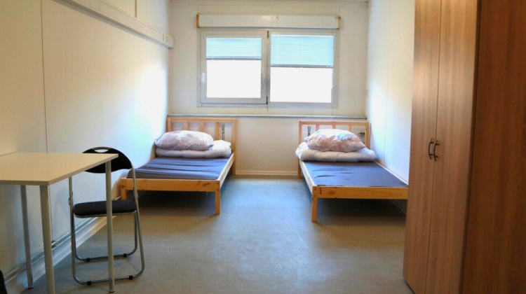 Náhled článku: Liberec vyrazil do boje s obchodníky s chudobou. Kontrolní týmy vtrhly na ubytovny Mydlák a Rosa