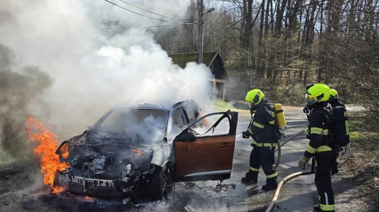 Náhled článku: V Machníně shořel automobil. Škoda šplhá k půl milionu korun