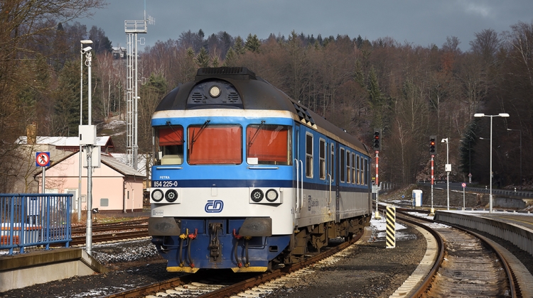 Náhled článku: Legenda se vrací na Zubačku. Motorový vůz „Petra“ posílí nostalgické vlaky v Kořenově