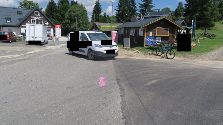 Náhled článku: Nedal přednost a cyklista přeletěl řídítka. V Janově nad Nisou zasahoval záchranářský vrtulník